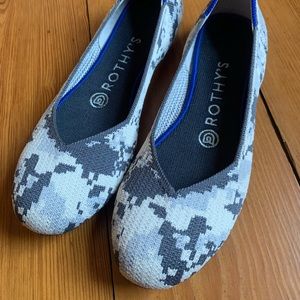 NWOT Rothy’s round toe flats, size 6.  Retired Ash Camo print